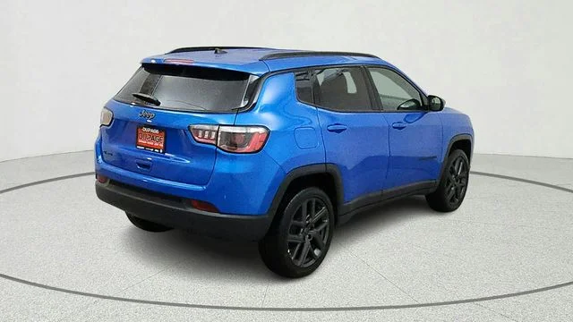 New 2026 Hydro Blue Pearl-Coat Exterior Paint Jeep Latitude image 9
