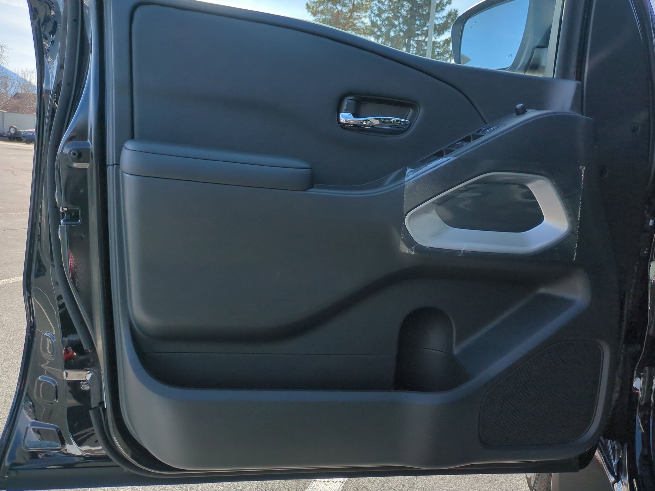 New 2026 Super Black Nissan Crew Cab SV image 15