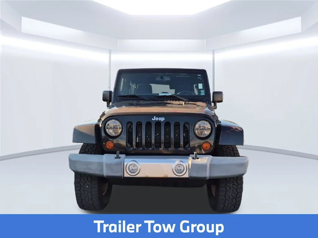 Used 2013  Jeep Sahara image 6