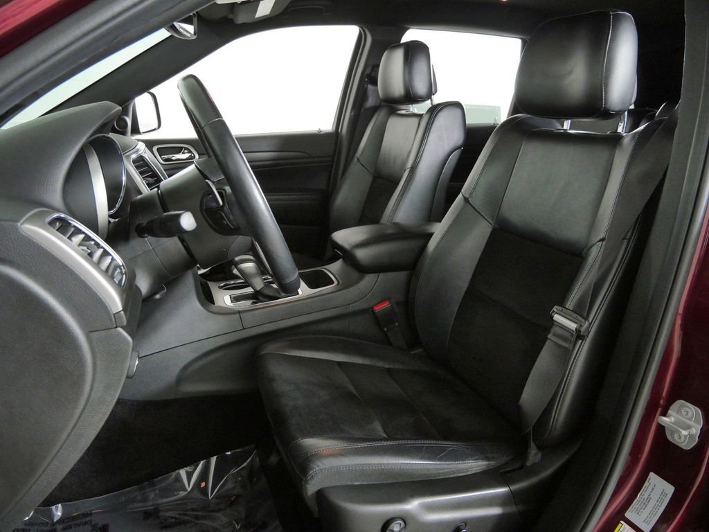 Used 2017 Red Jeep Altitude image 32