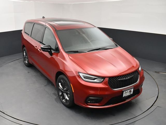 New 2026 Red Hot Pearl-Coat Exterior Paint Chrysler Select image 16