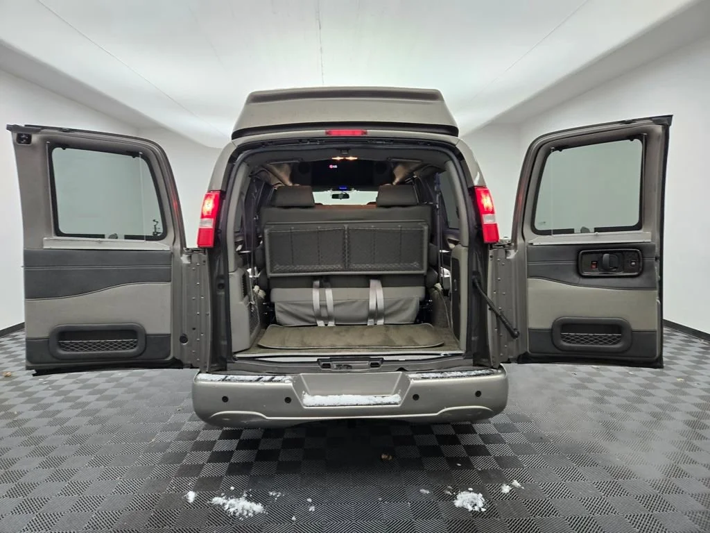 2023 GMC Savana Cargo Work Van - Photo 6