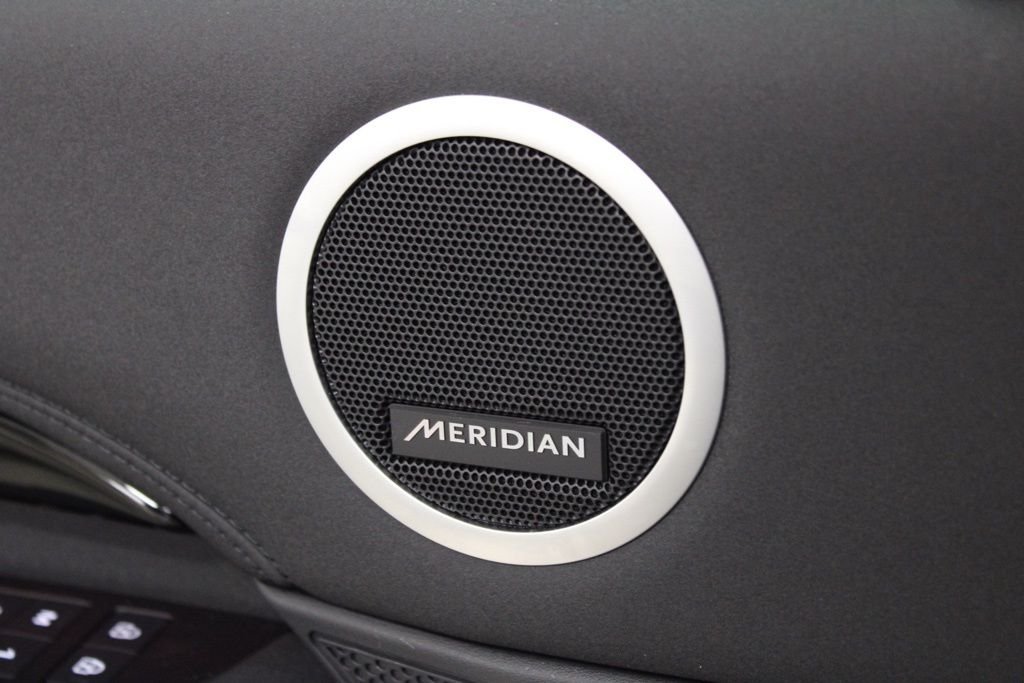Used 2025 White Land Rover S image 16