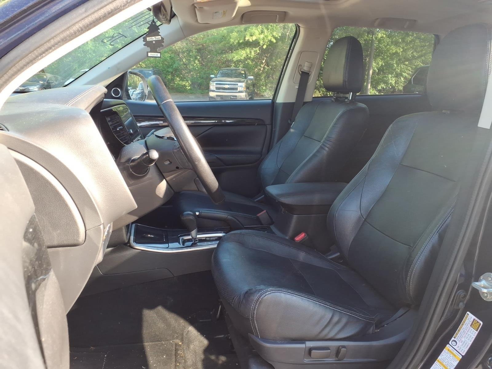 Used 2017 Cosmic Blue Metallic Mitsubishi SEL image 13
