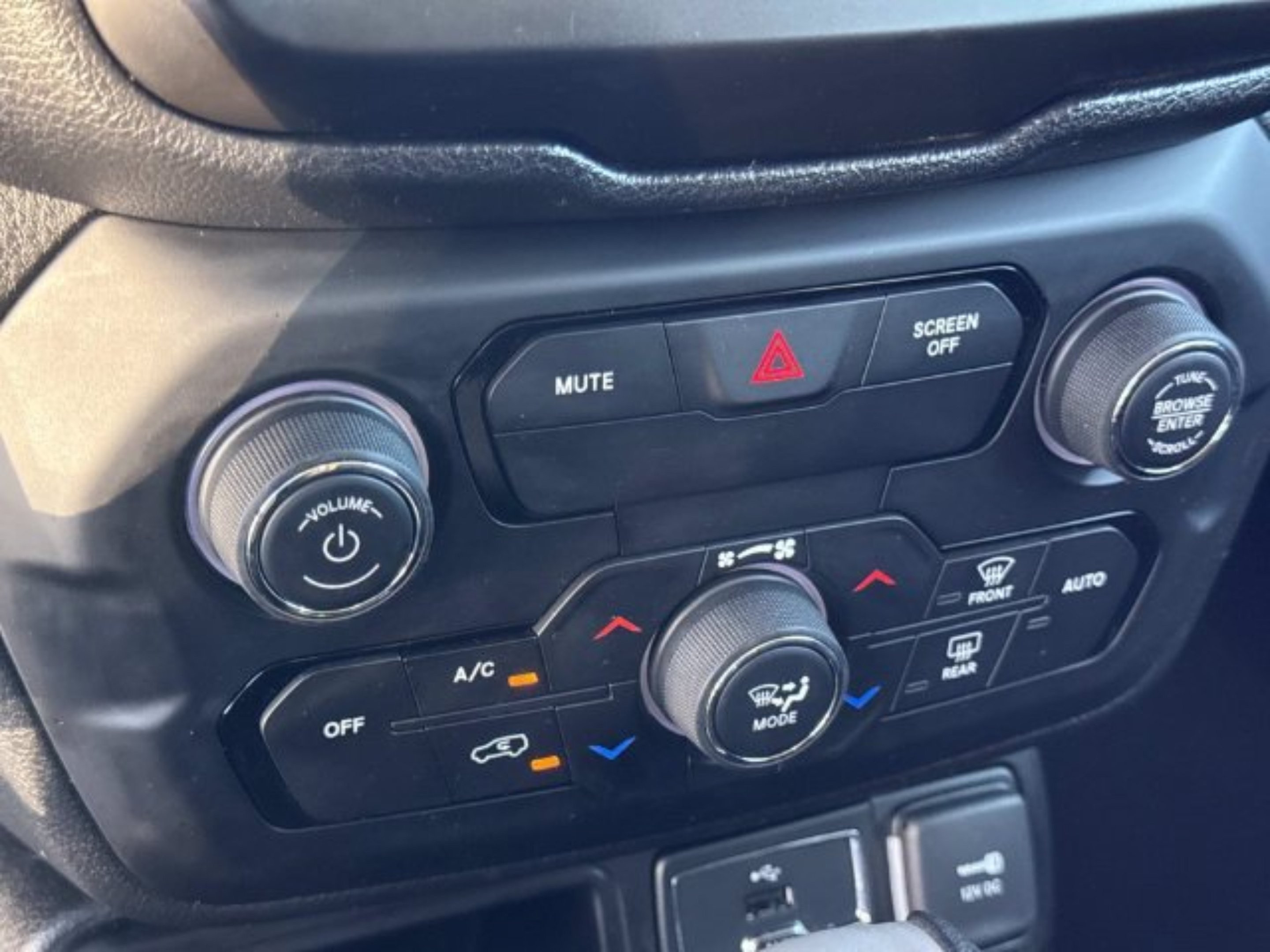 2020 Jeep Renegade Latitude - Photo 16