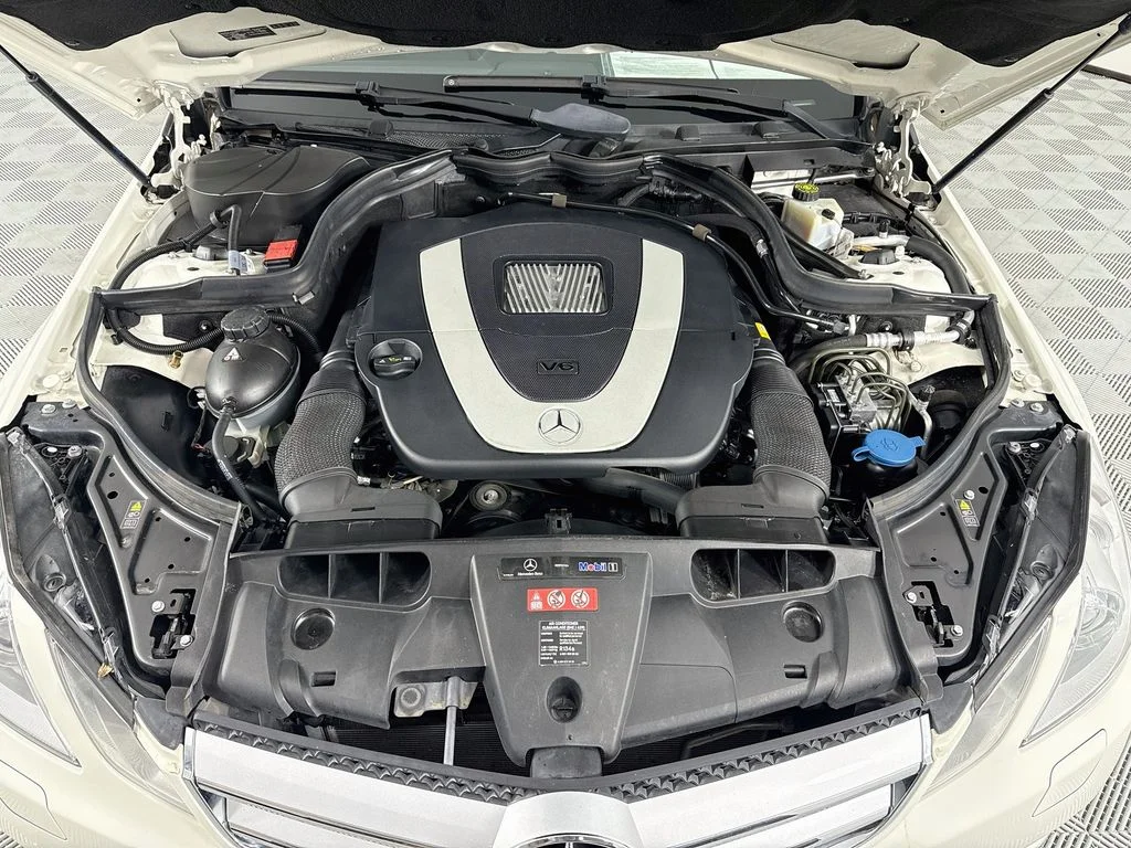 Used 2010  Mercedes-Benz E 350 image 31