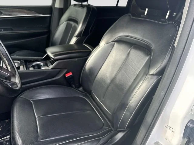 Used 2022 White Jeep Limited image 13