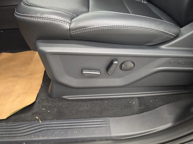 New 2026 Agate Black Metallic Ford MAX Platinum® image 46