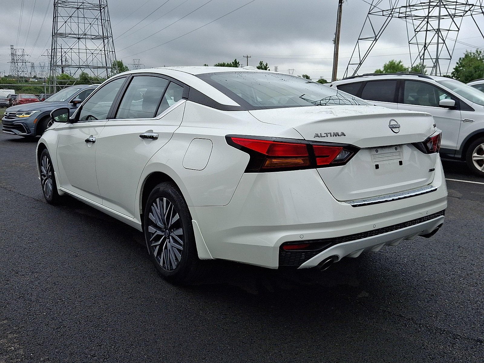 Used 2023 Pearl White Tricoat Nissan 2.5 SV image 2