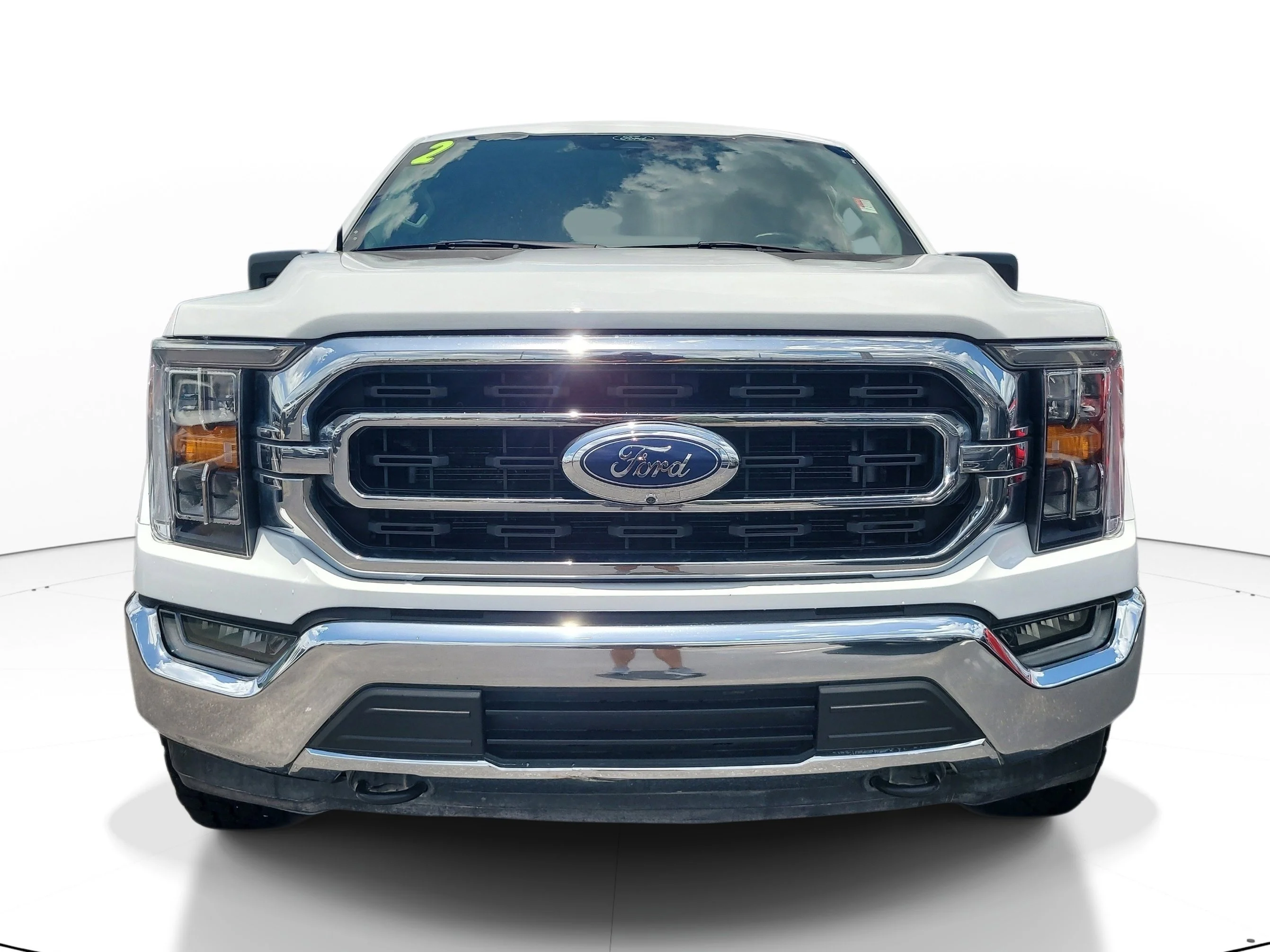 Used 2022 Oxford White Ford XLT image 2