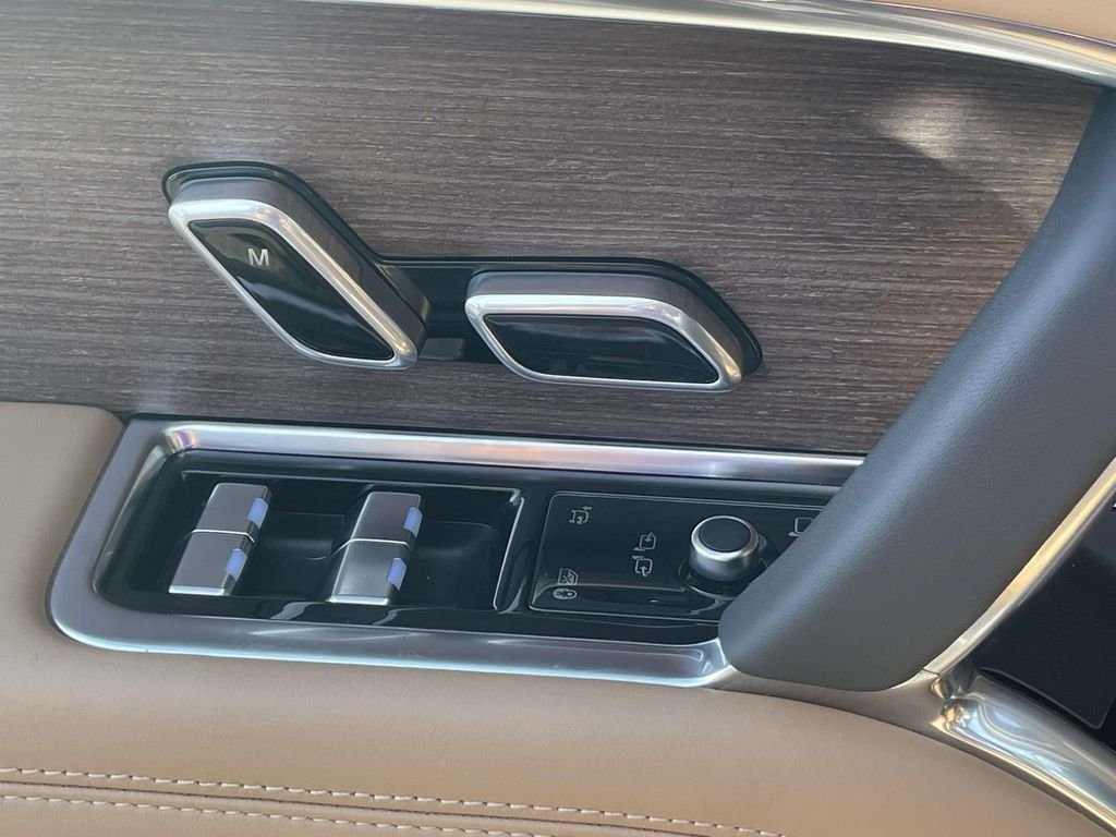 New 2026 Carpathian Grey Land Rover SE image 33