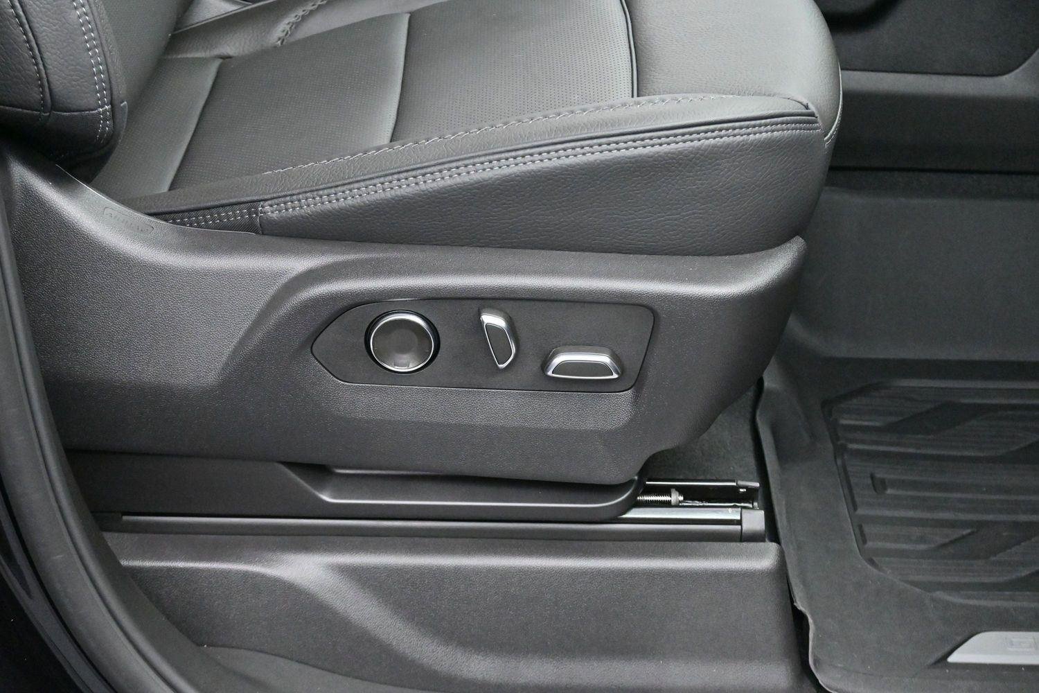 Used 2025 Onyx Black GMC Denali image 35