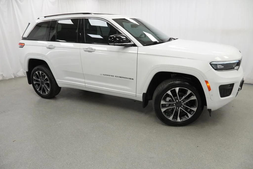 Certified Used 2023 White Jeep Overland image 10