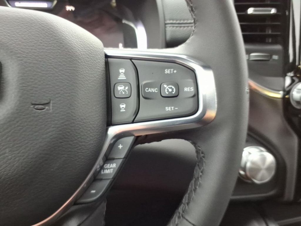 New 2027 Diamond Black Crystal Pearl-Coat Exterior Paint RAM Laramie image 19