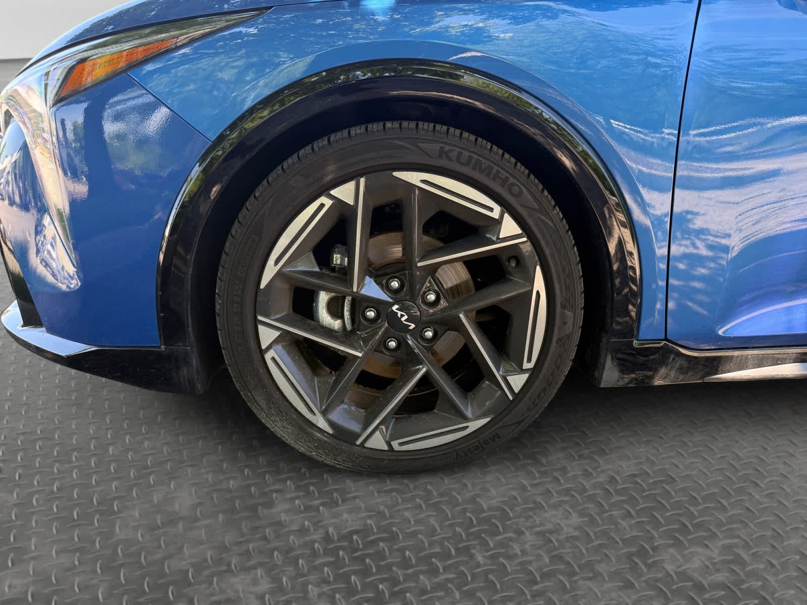 Certified Used 2025 Wave Blue Kia GT-Line image 9