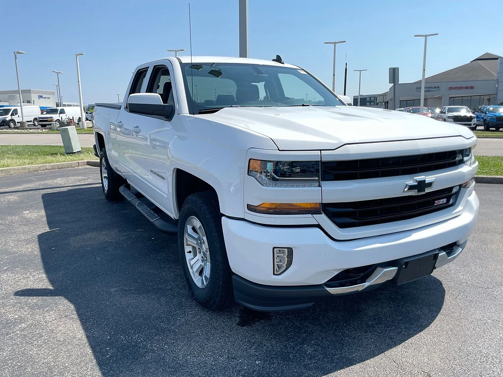 Used 2019 Summit White Chevrolet LT image 32