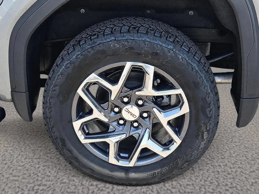 2026 GMC Sierra 1500 SLT - Photo 8