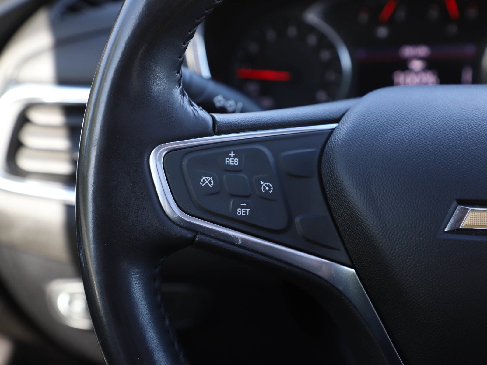 Used 2019 MOSAIC BLACK METALLIC Chevrolet LT image 25