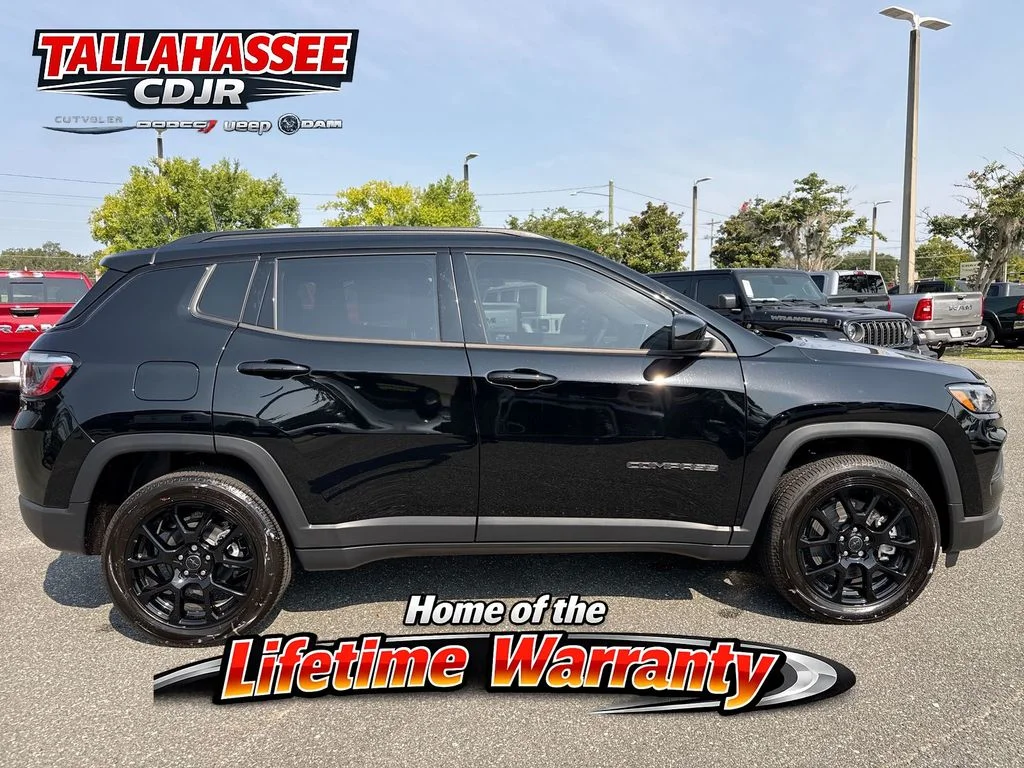 New 2026 Diamond Black Crystal Pearlcoat Jeep Latitude image 2
