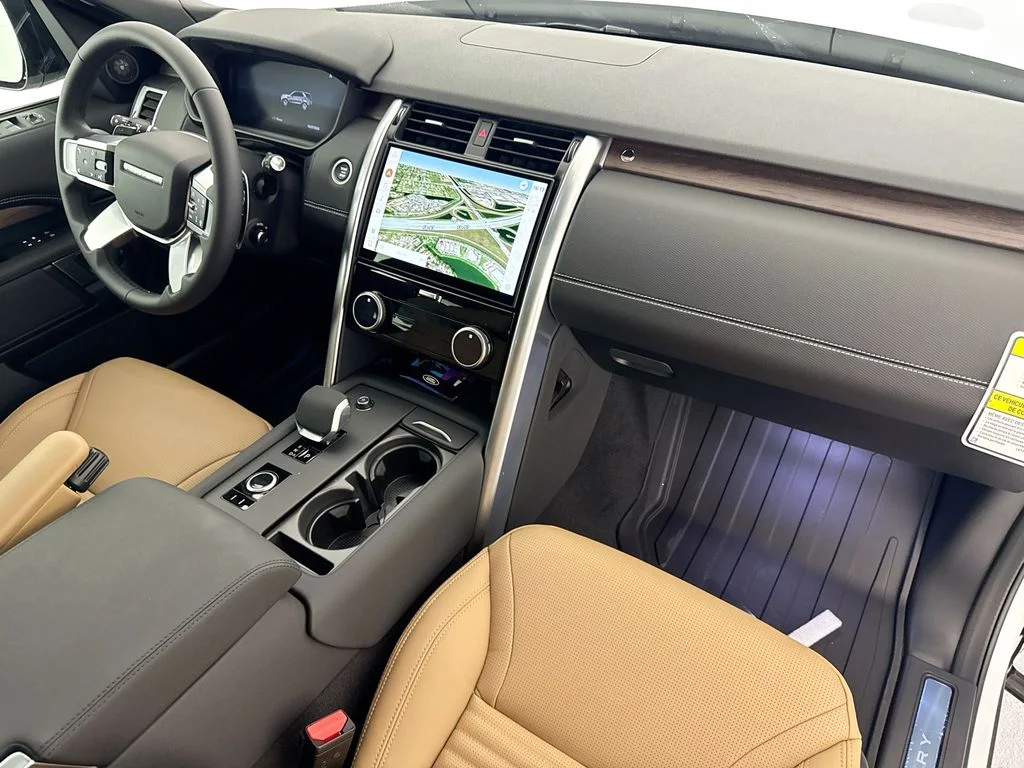 New 2026 Fuji White Land Rover Dynamic SE image 30
