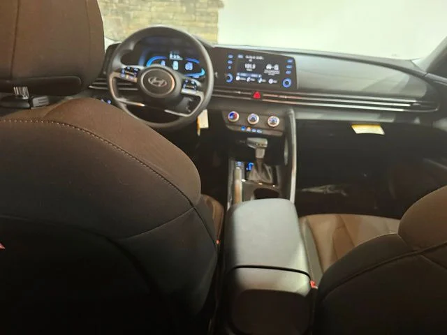 New 2026 White Hyundai SE image 22