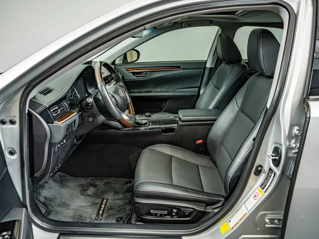 Used 2018 Silver Lexus 350 image 33