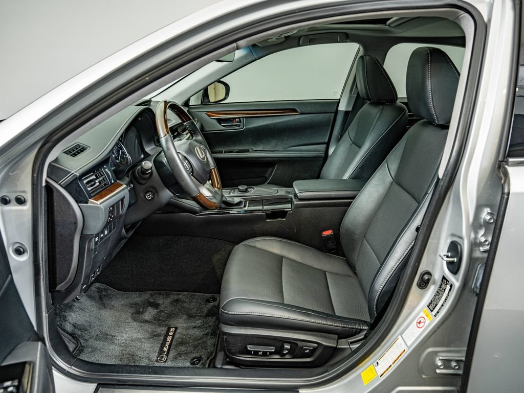 Used 2018 Silver Lexus 350 image 33