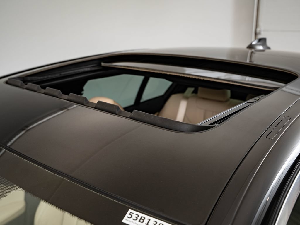 Used 2019 Jet Black BMW 540i image 14
