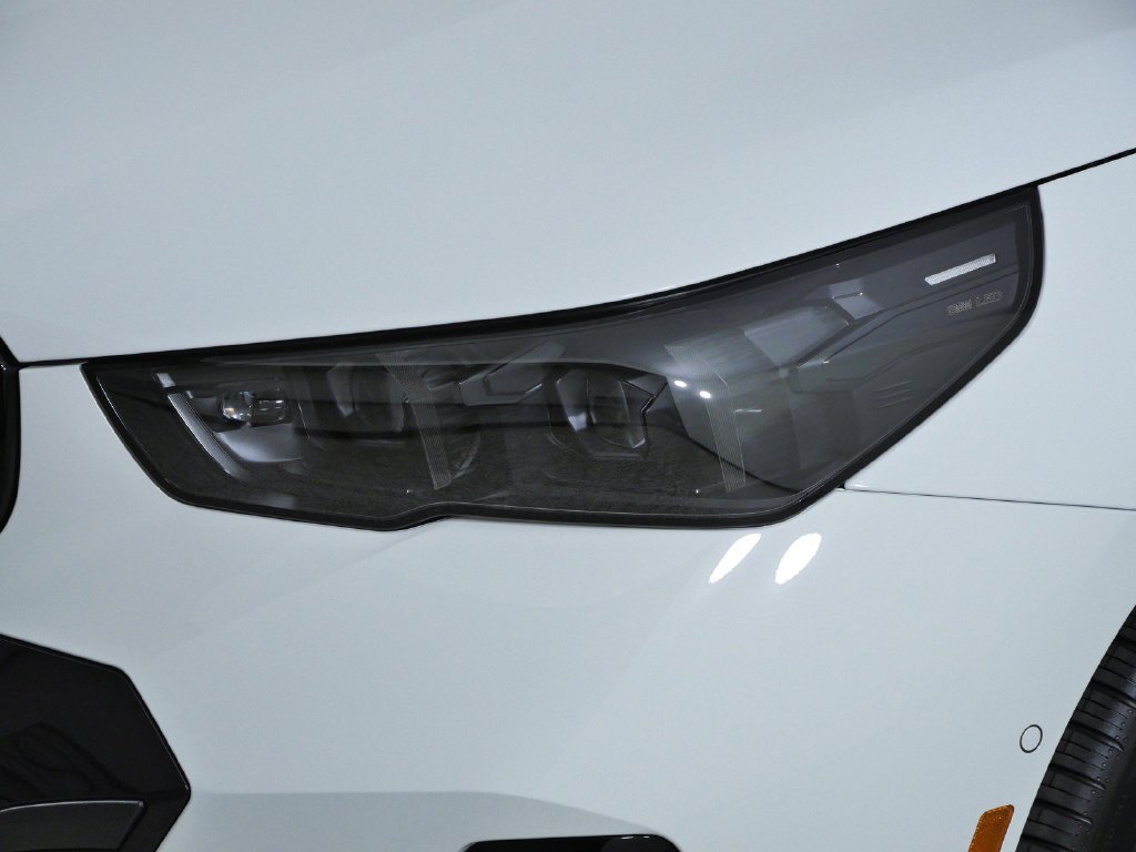 New 2027 Alpine White BMW 530i xDrive image 3