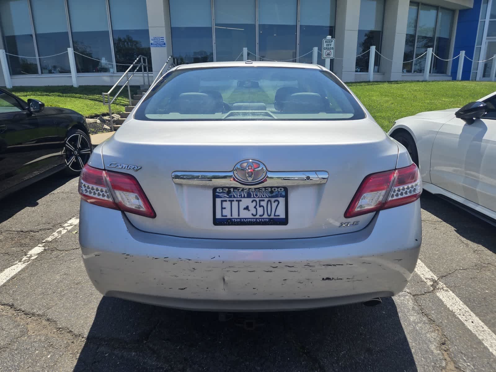Used 2010 Classic Silver Metallic Toyota XLE image 9