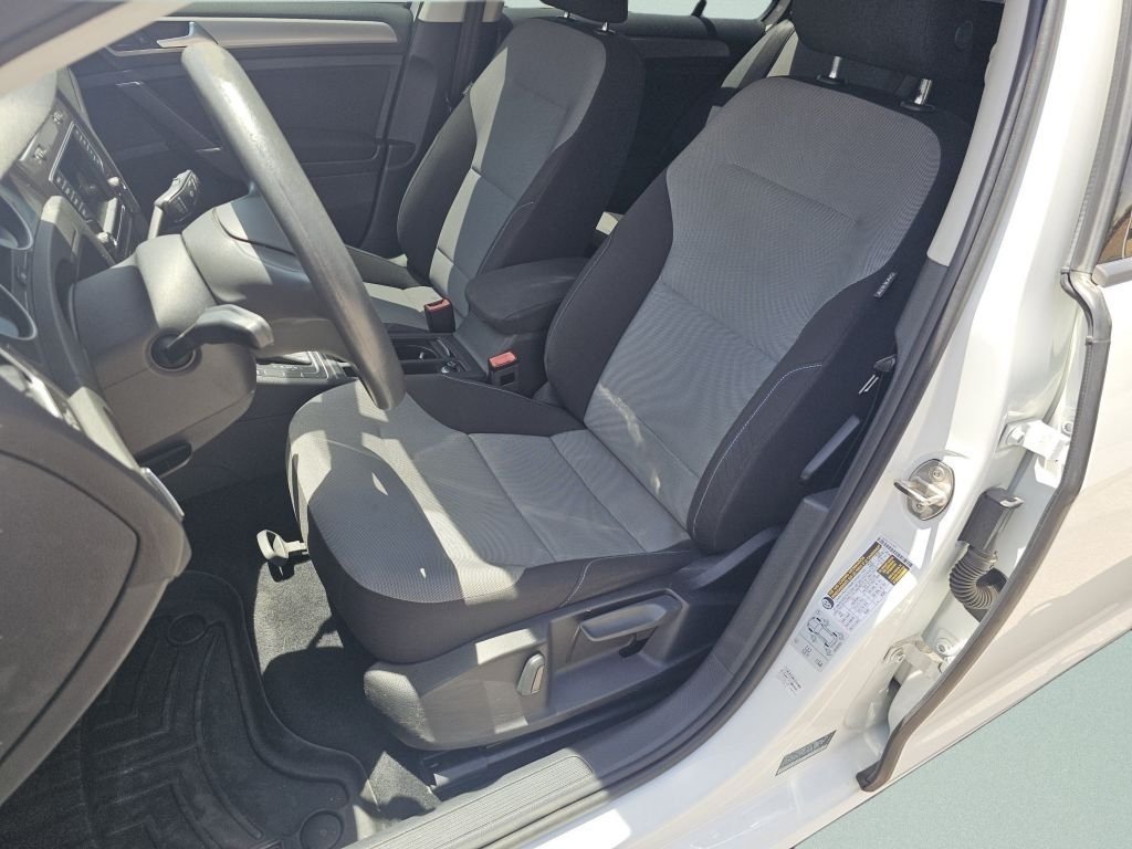 Used 2016 Pure White Volkswagen SE image 6