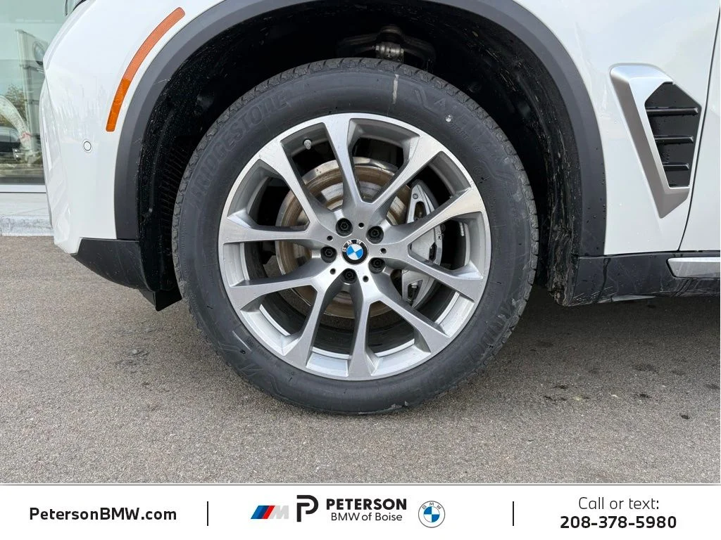 New 2026 White BMW xDrive40i image 11