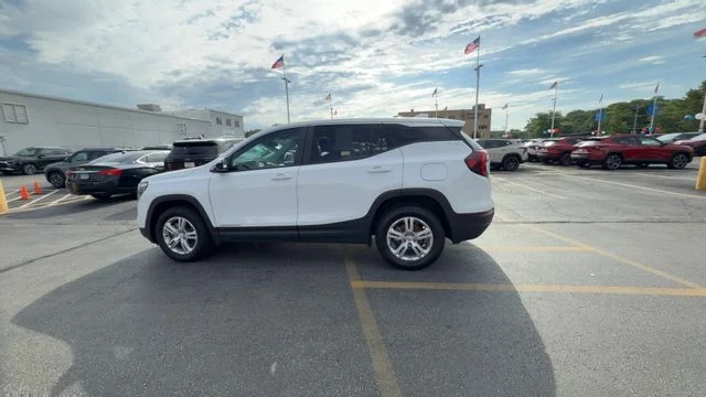 Used 2024 White GMC SLE image 5