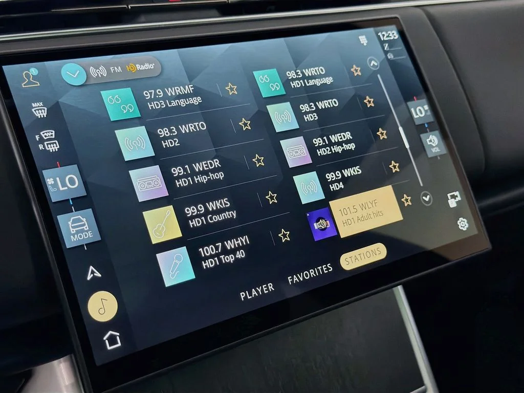 New 2026 Santorini Black Land Rover SE image 15