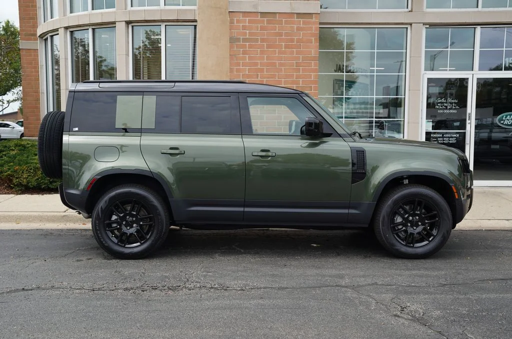 New 2026 Woolstone Green Land Rover S image 7