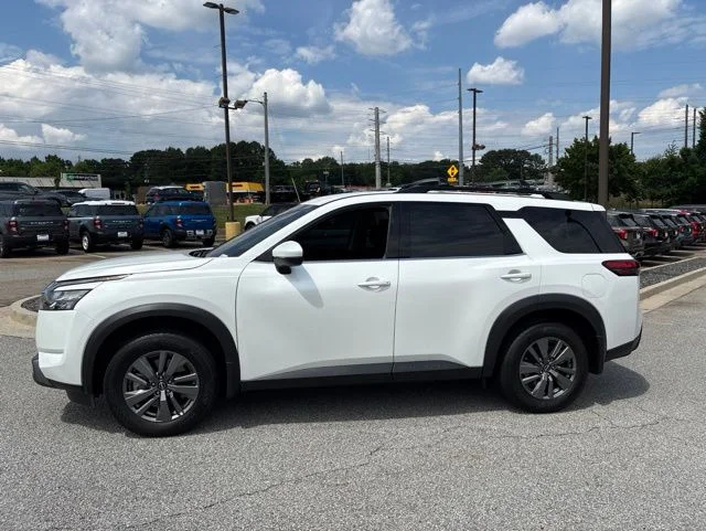 Used 2025 White Nissan SV image 5