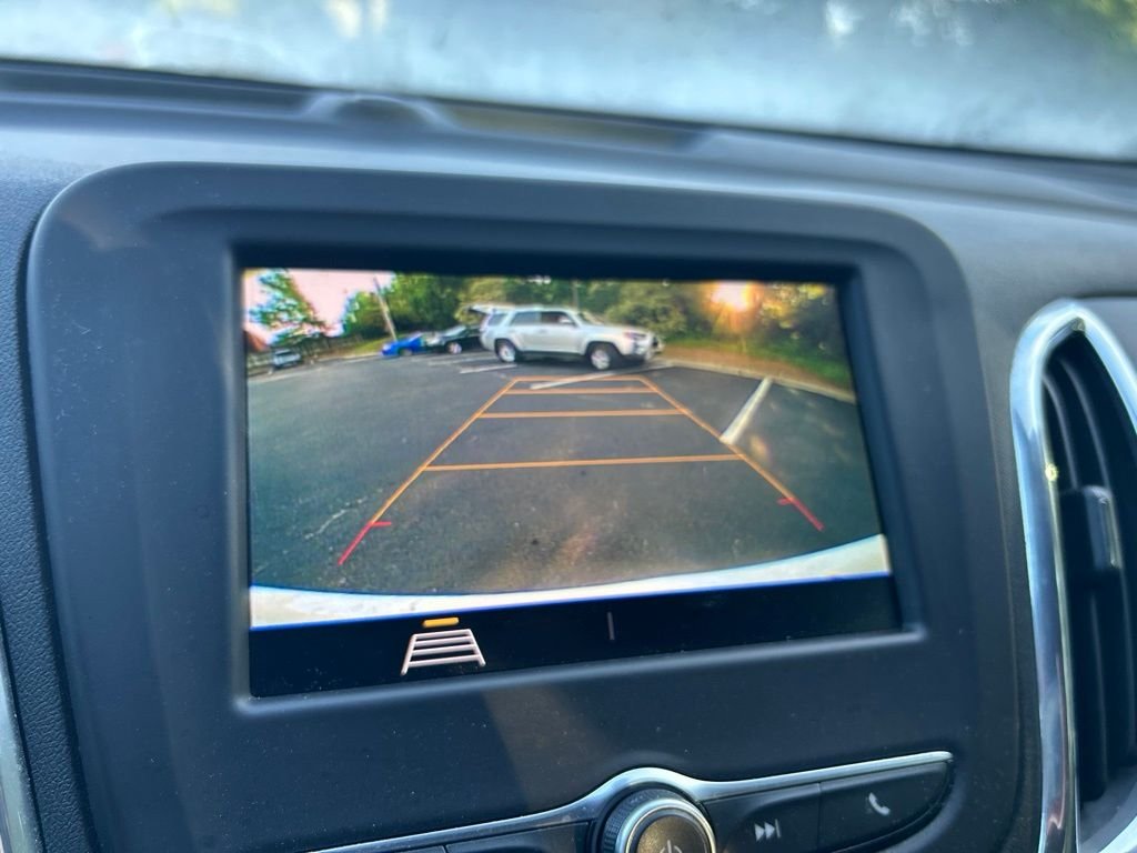 Used 2020 White Chevrolet LT image 18