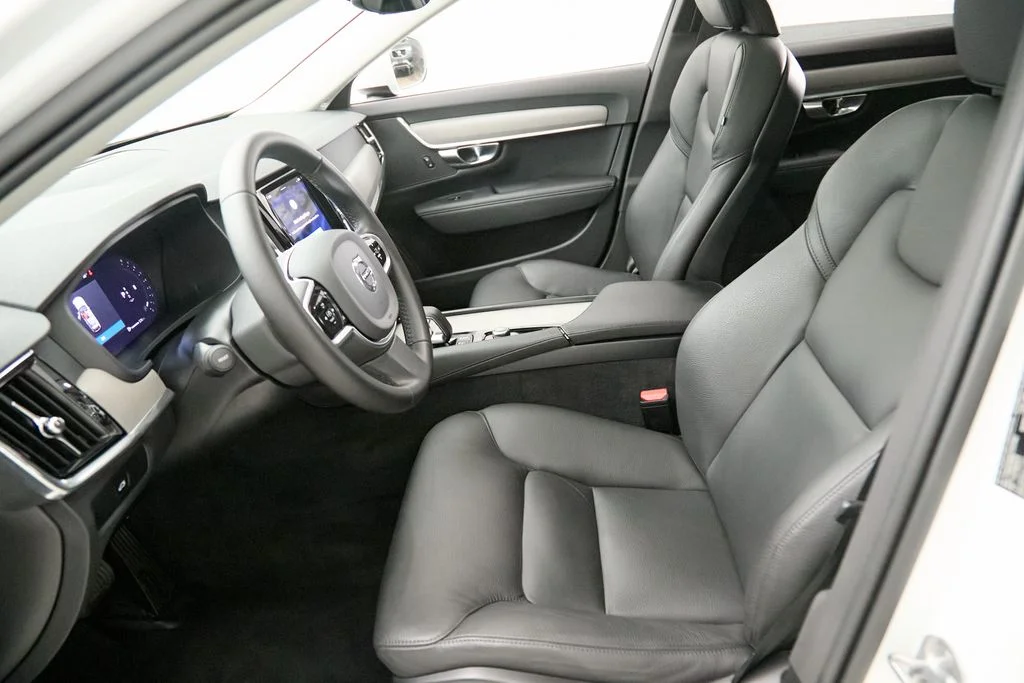 Certified Used 2025 Crystal White Volvo Plus image 14