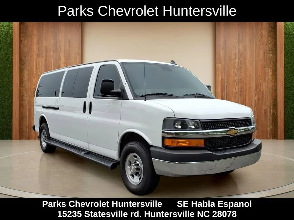 2025 Chevrolet Express 3500 LT Extended's photo