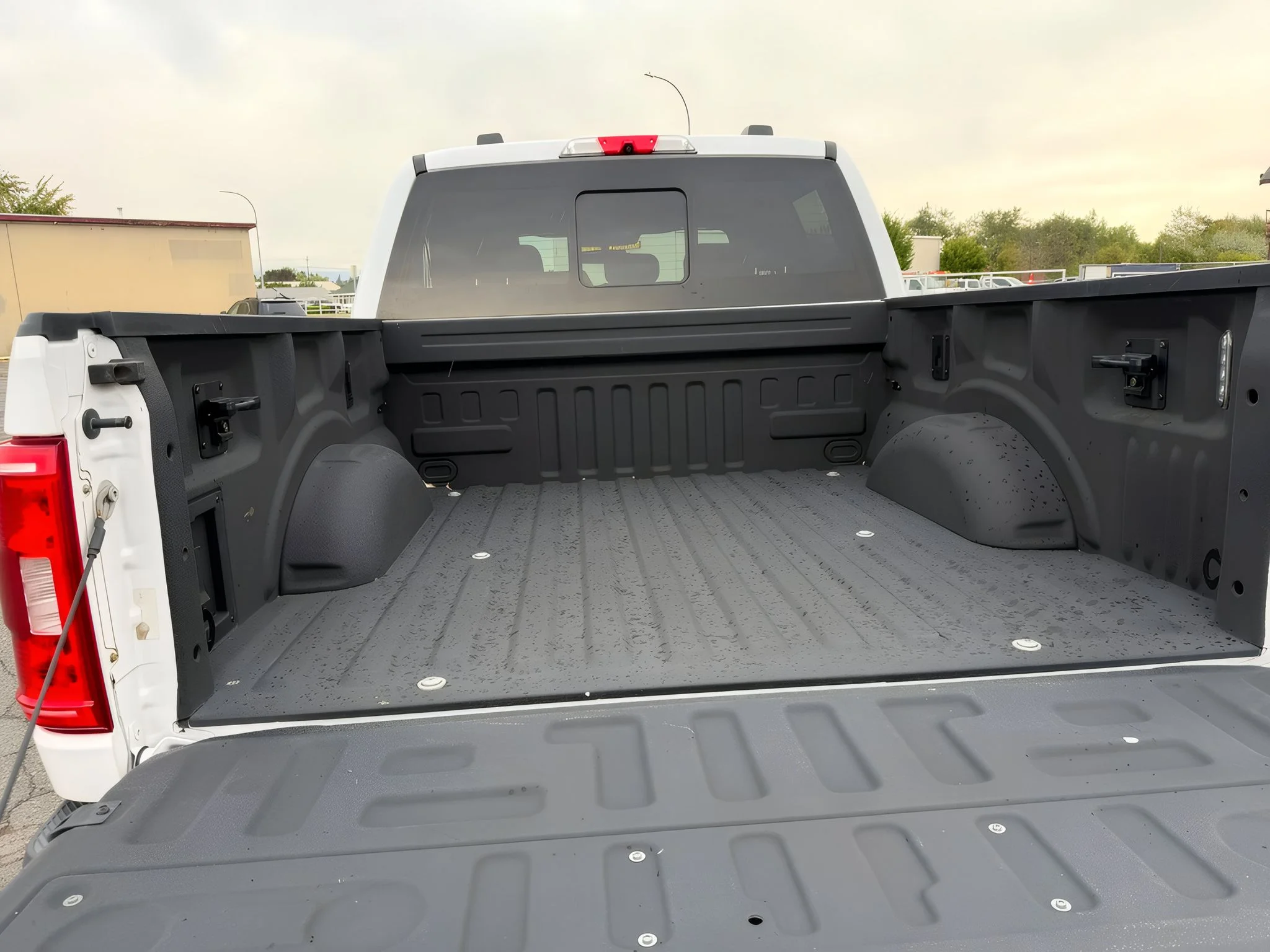 Used 2021 Oxford White Ford XLT image 12