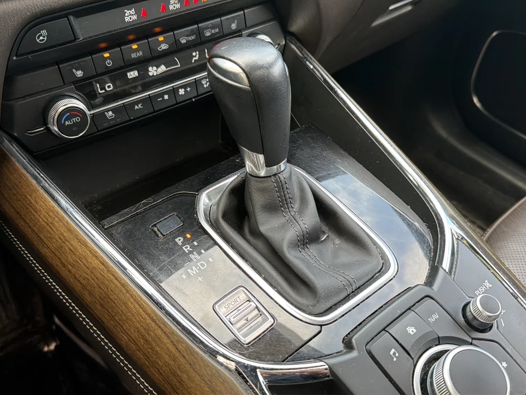 Used 2020 White Mazda Signature image 31