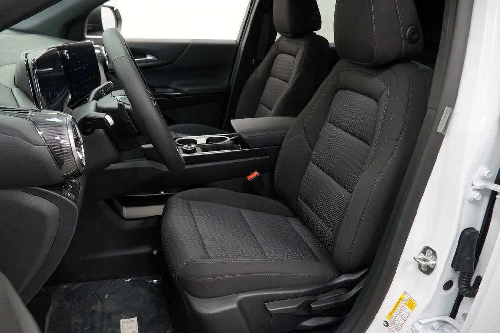 New 2027 Summit White Chevrolet LT image 6