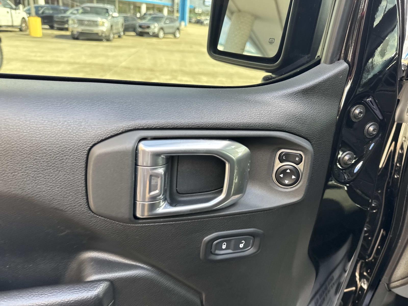 Used 2024 Black Clearcoat Jeep Mojave image 19
