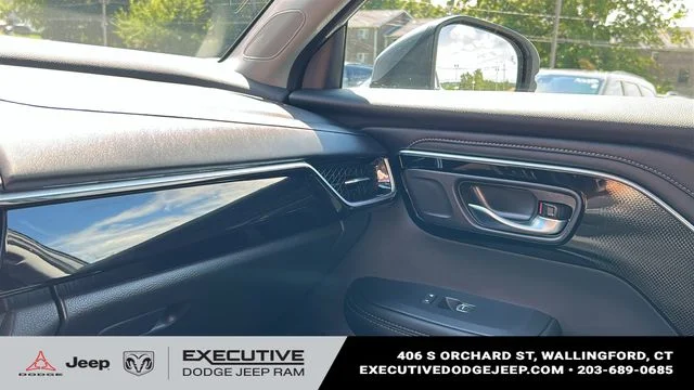 Used 2025  Acura Base image 20