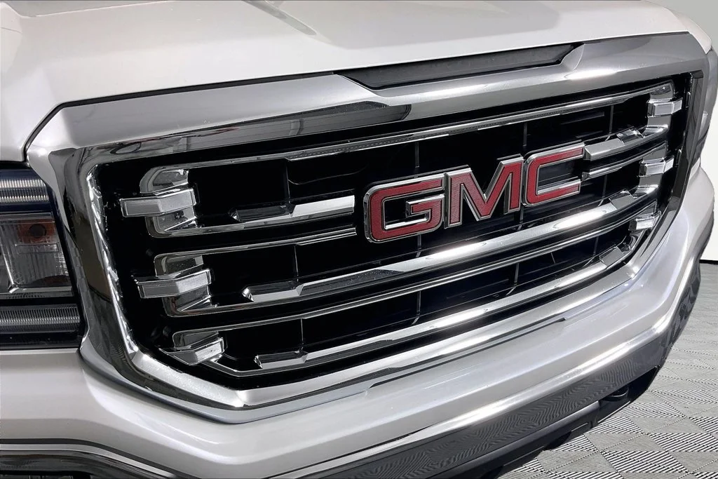Certified Used 2018 White GMC SLT image 28
