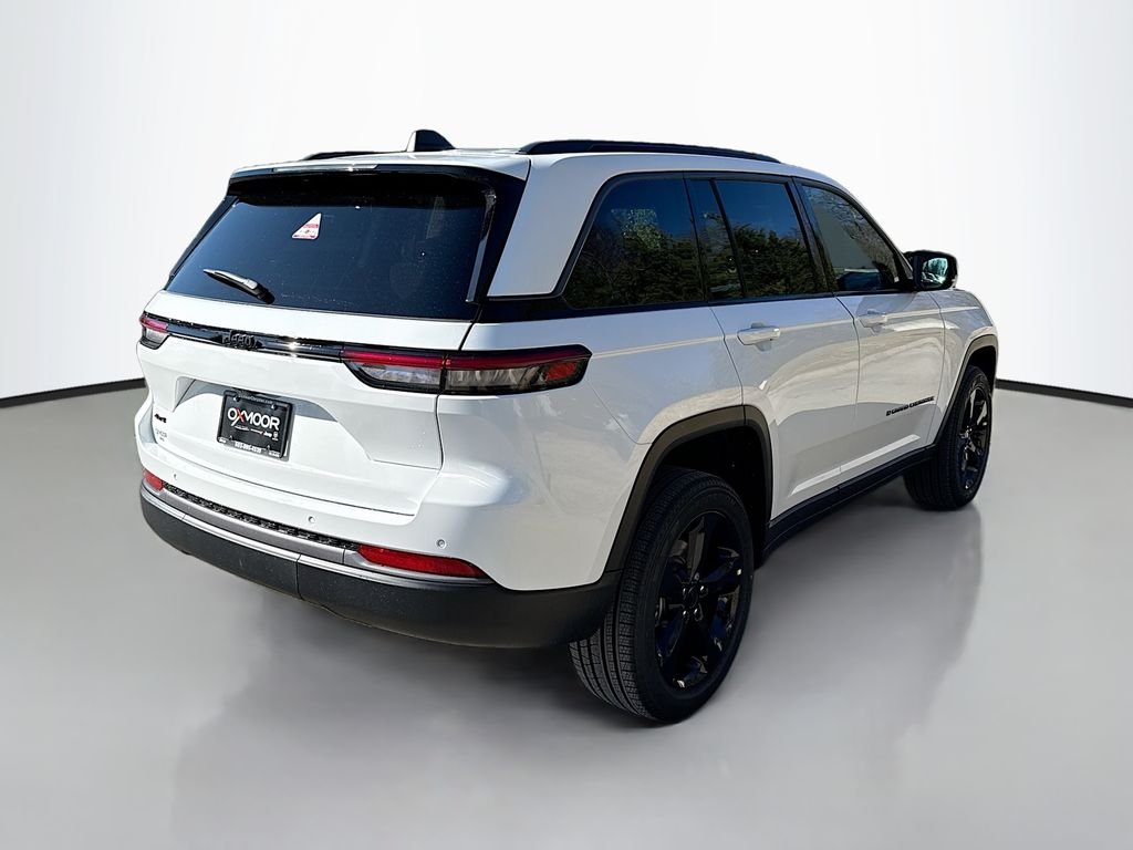 New 2026 Bright White Clear-Coat Exterior Paint Jeep Limited image 4