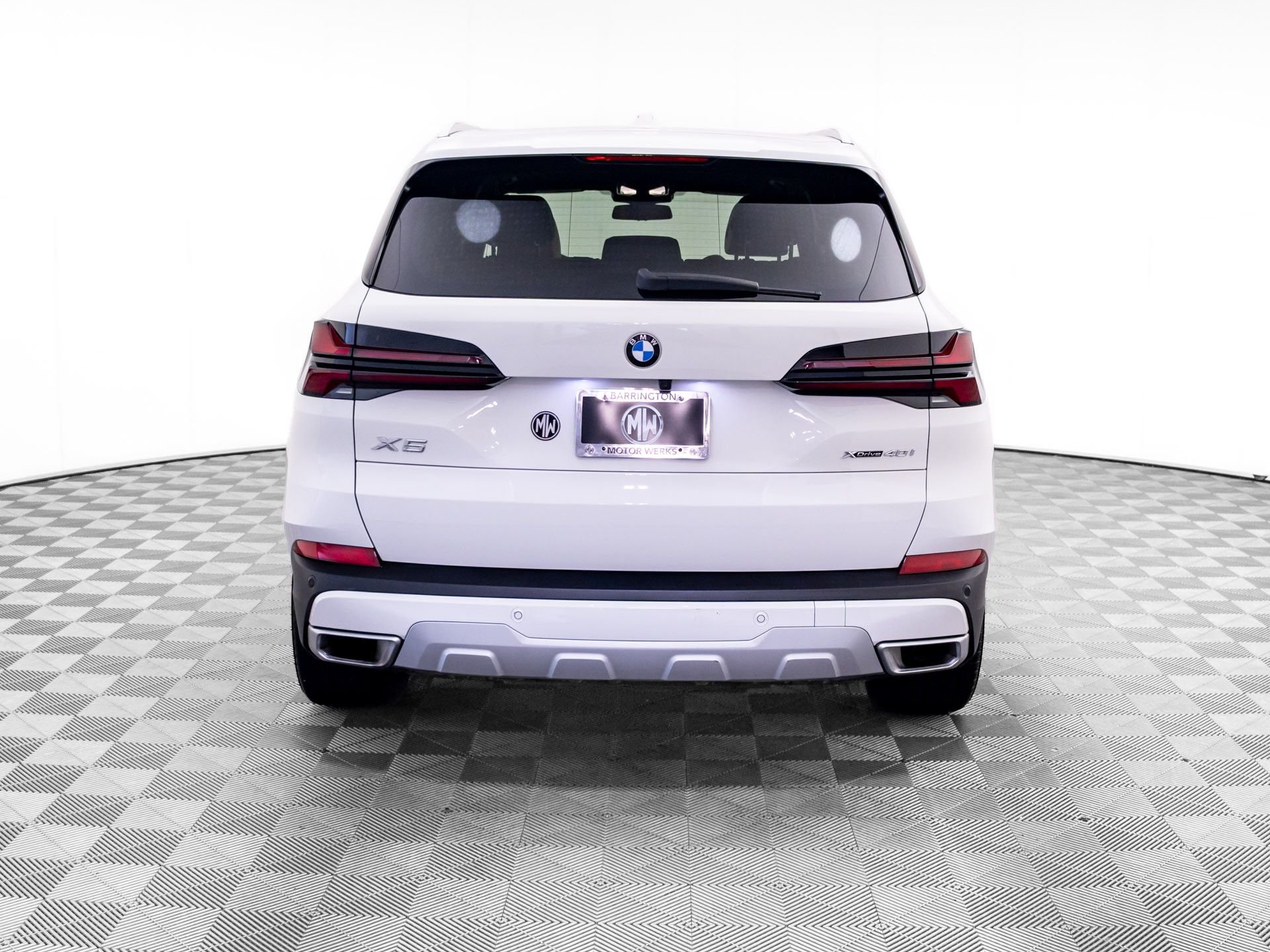Certified Used 2024 Alpine White BMW xDrive40i image 4