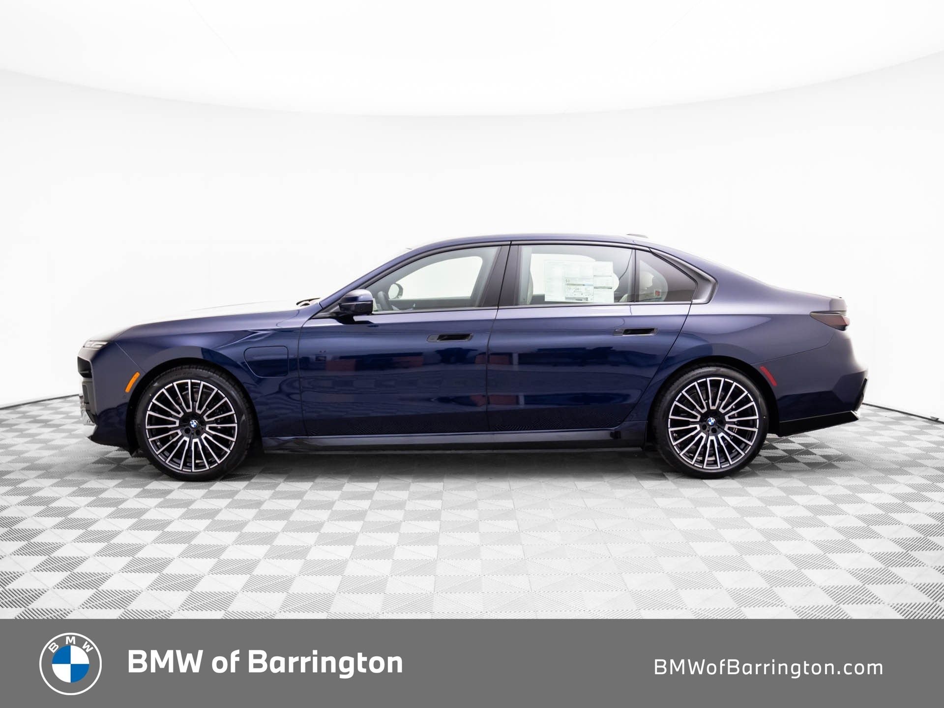 New 2026 Tanzanite Blue II Metallic BMW 750e xDrive image 2