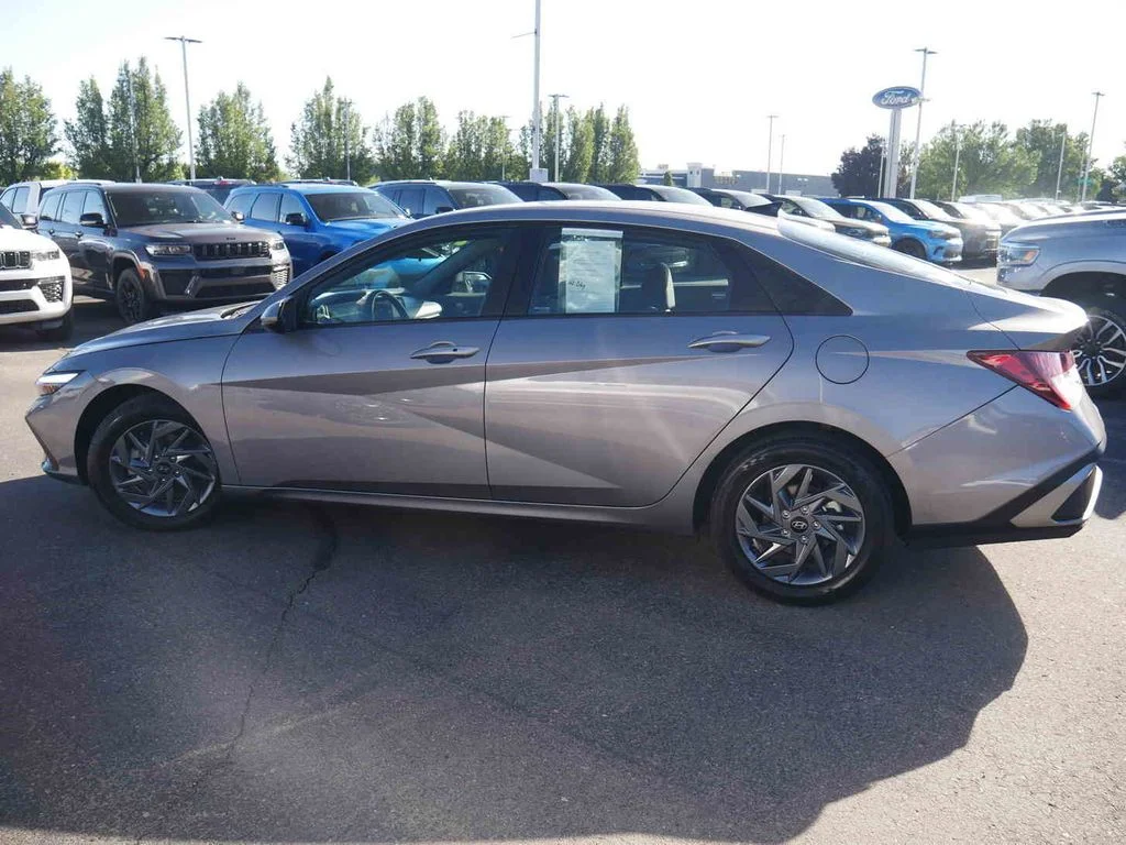 Used 2024 Silver Hyundai SEL image 13