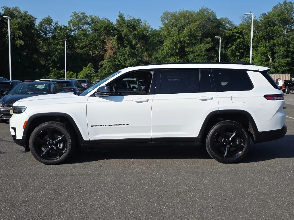 Used 2024 Bright White Clear Coat Jeep Altitude X image 12